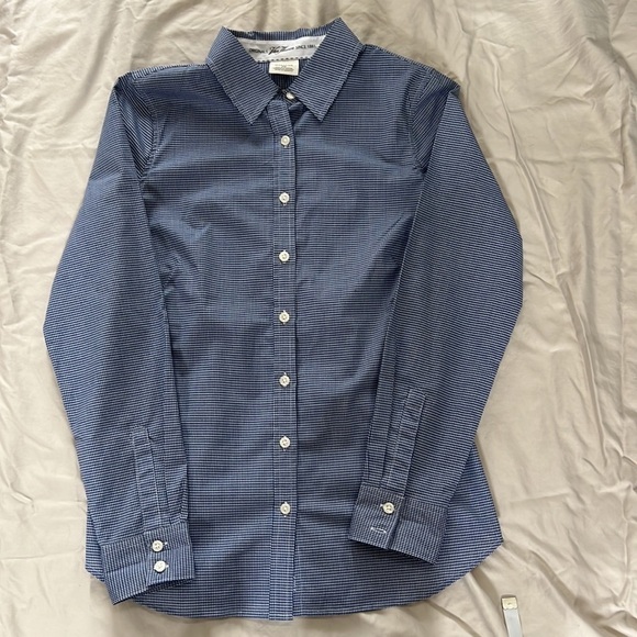 Van Heusen Women’s S/P Long Sleeve Slim Fit Button Front Shirt - Picture 7 of 12